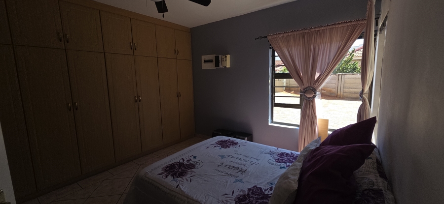 4 Bedroom Property for Sale in Roylglen Gardens Northern Cape